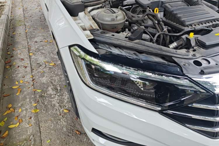 Used Volkswagen Sagitar 2019 200TSI DSG Comfort Version China VI Standard Right Front Headlight