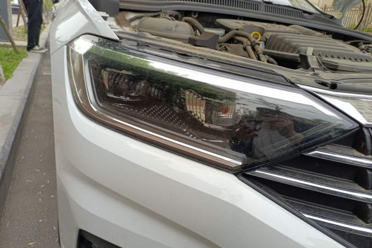 Used Volkswagen Sagitar 2019 280TSI DSG Luxury Version China VI Standard Right Front Headlight