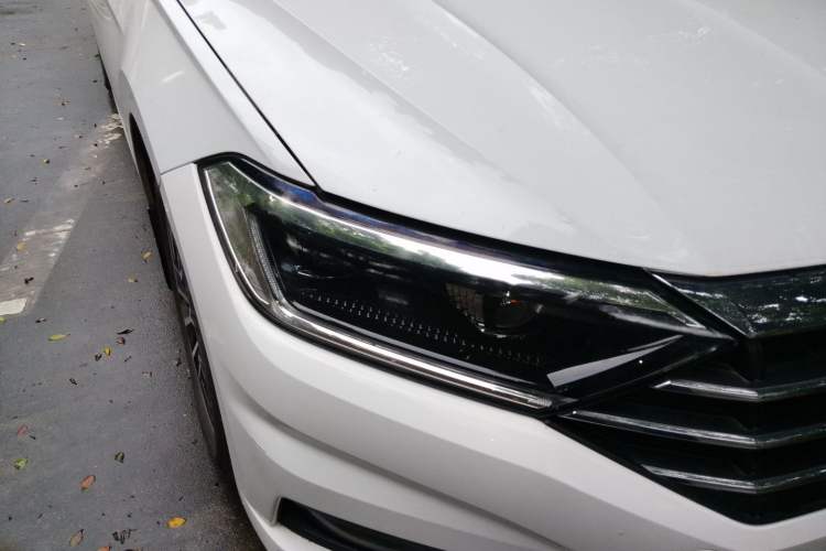 Used Volkswagen Sagitar 2019 200TSI DSG Comfort Version China VI Standard Right Front Headlight