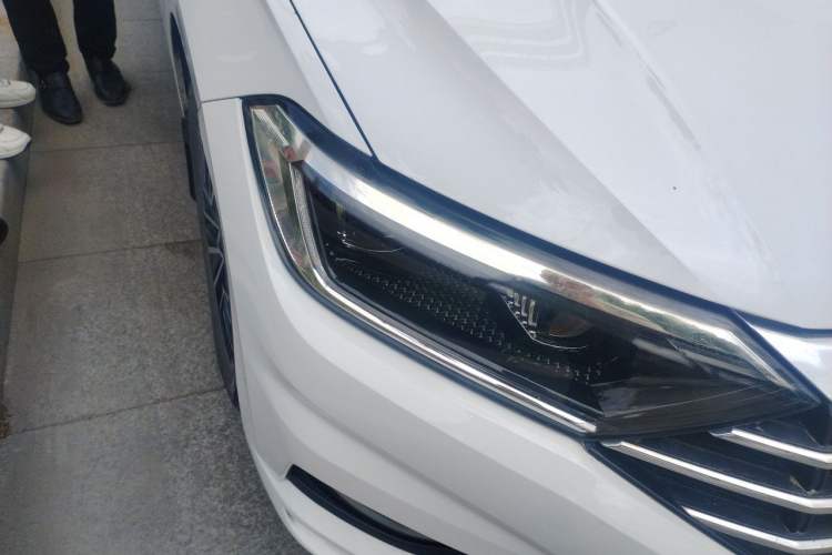 Used Volkswagen Sagitar 2019 200TSI DSG Comfort Version China VI Standard Right Front Headlight