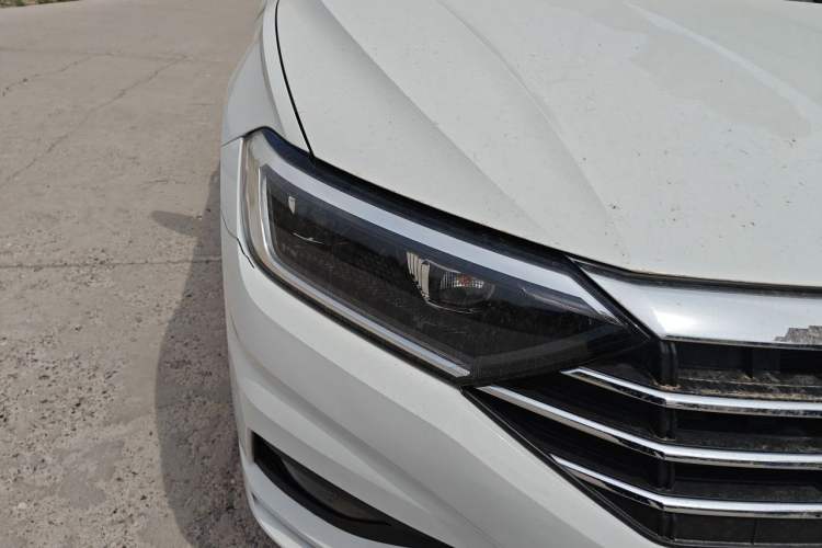Used Volkswagen Sagitar 2019 200TSI Manual Comfort Version China VI Standard Right Front Headlight