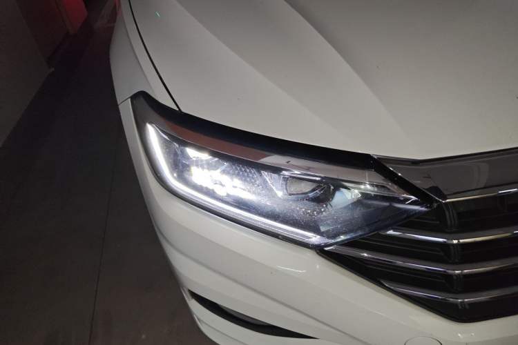 Used Volkswagen Sagitar 2019 280TSI DSG Comfort Version China VI Standard Right Front Headlight