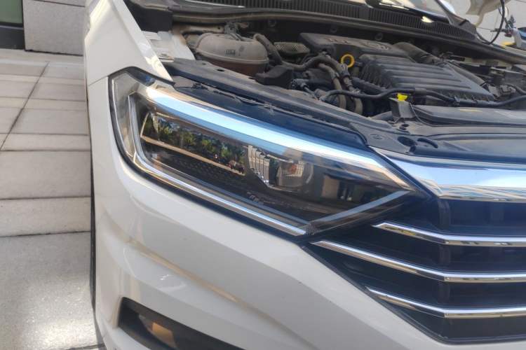 Used Volkswagen Sagitar 2019 280TSI DSG Comfort Version China VI Standard Right Front Headlight