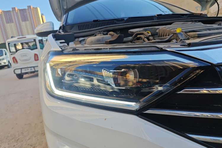 Used Volkswagen Sagitar 2019 200TSI DSG Comfort Version China VI Standard Right Front Headlight
