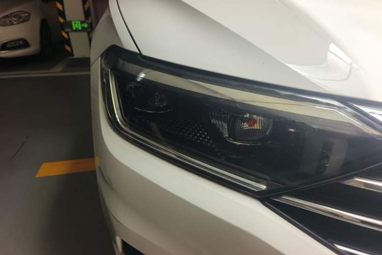 Used Volkswagen Sagitar 2019 200TSI DSG Comfort Version China VI Standard Right Front Headlight