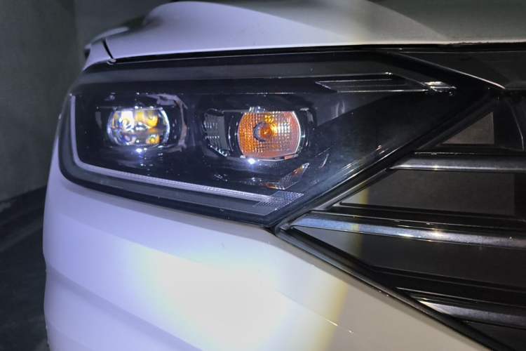Used Volkswagen Sagitar 2019 280TSI DSG Comfort Version China VI Standard Right Front Headlight