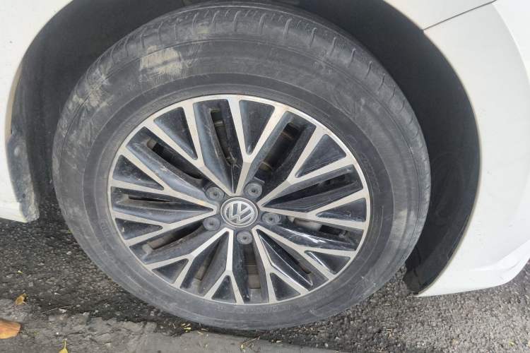 Used Volkswagen Sagitar 2019 280TSI DSG Comfort Version China VI Standard Right Front Wheel Hub