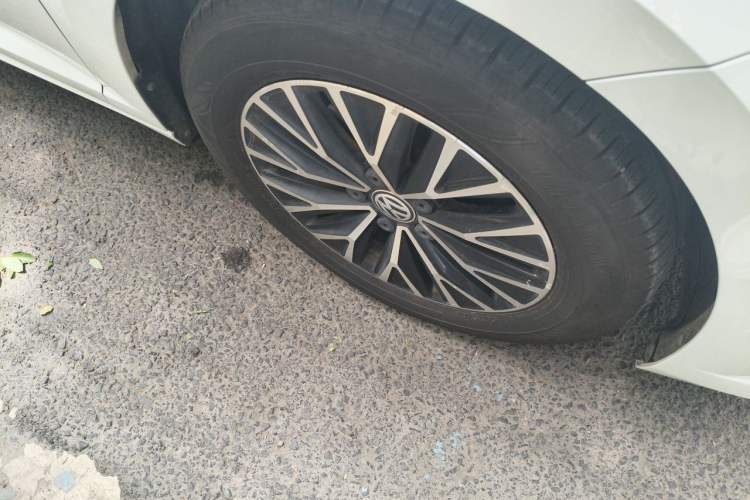 Used Volkswagen Sagitar 2019 280TSI DSG Comfort Version China VI Standard Right Front Wheel Hub