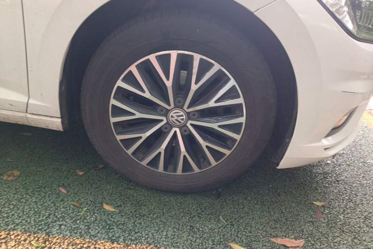 Used Volkswagen Sagitar 2019 280TSI DSG Comfort Version China VI Standard Right Front Wheel Hub