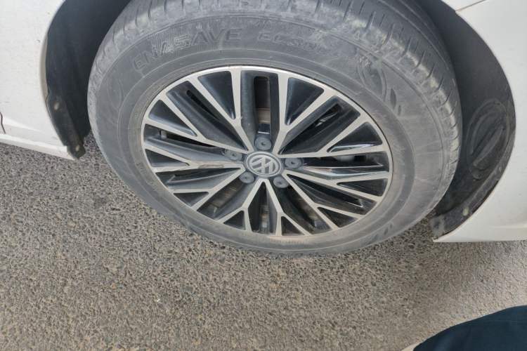 Used Volkswagen Sagitar 2019 200TSI DSG Comfort Version China VI Standard Right Front Wheel Hub