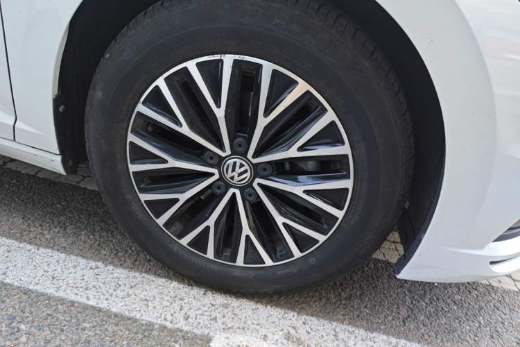 Used Volkswagen Sagitar 2019 280TSI DSG Comfort Version China VI Standard Right Front Wheel Hub