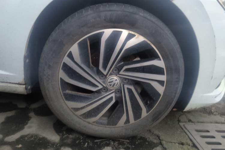 Used Volkswagen Sagitar 2019 280TSI DSG Luxury Version China VI Standard Right Front Wheel Hub