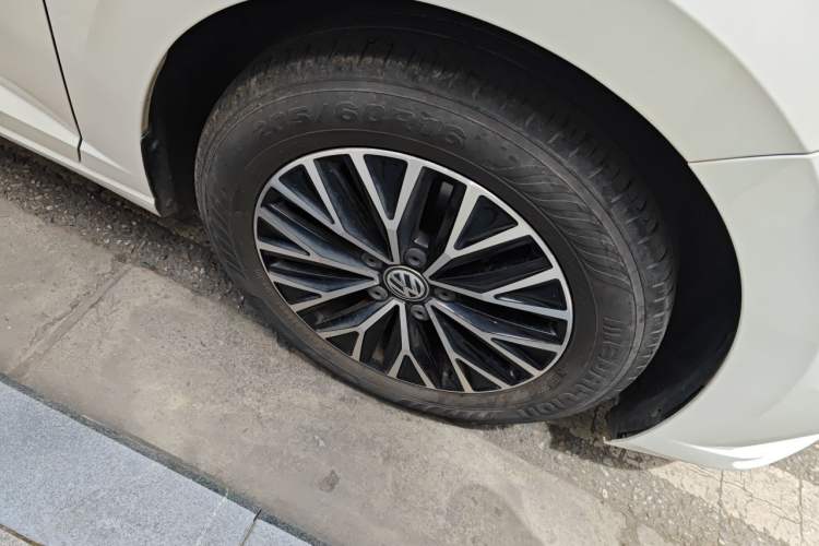 Used Volkswagen Sagitar 2019 200TSI DSG Comfort Version China VI Standard Right Front Wheel Hub