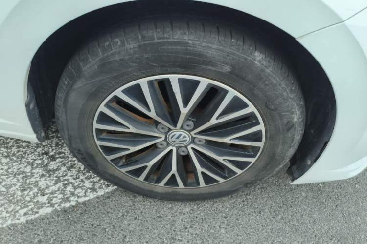 Used Volkswagen Sagitar 2019 200TSI DSG Comfort Version China VI Standard Right Front Wheel Hub