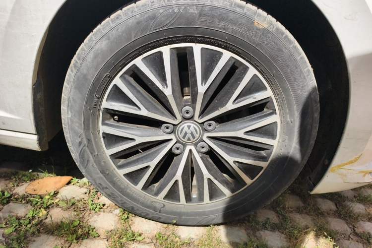 Used Volkswagen Sagitar 2019 280TSI DSG Comfort Version China VI Standard Right Front Wheel Hub