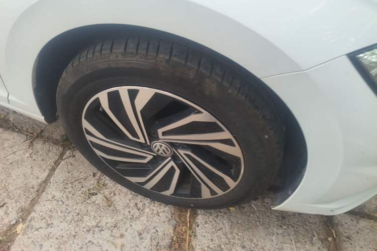 Used Volkswagen Sagitar 2019 280TSI DSG Luxury Version China VI Standard Right Front Wheel Hub