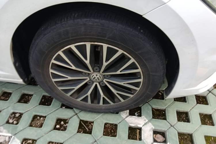 Used Volkswagen Sagitar 2019 200TSI DSG Comfort Version China VI Standard Right Front Wheel Hub
