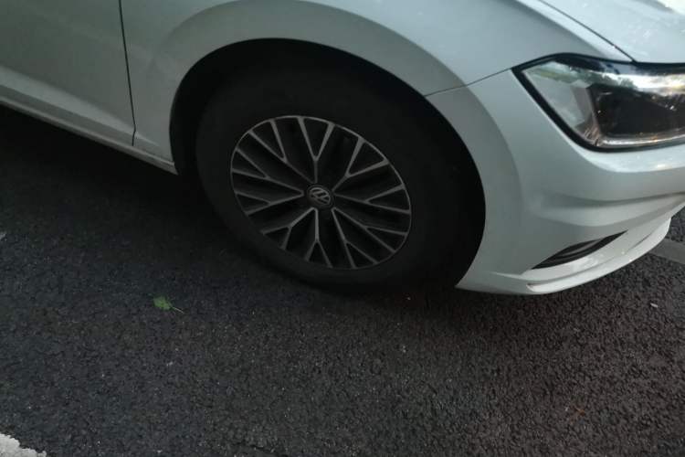 Used Volkswagen Sagitar 2019 200TSI DSG Comfort Version China VI Standard Right Front Wheel Hub