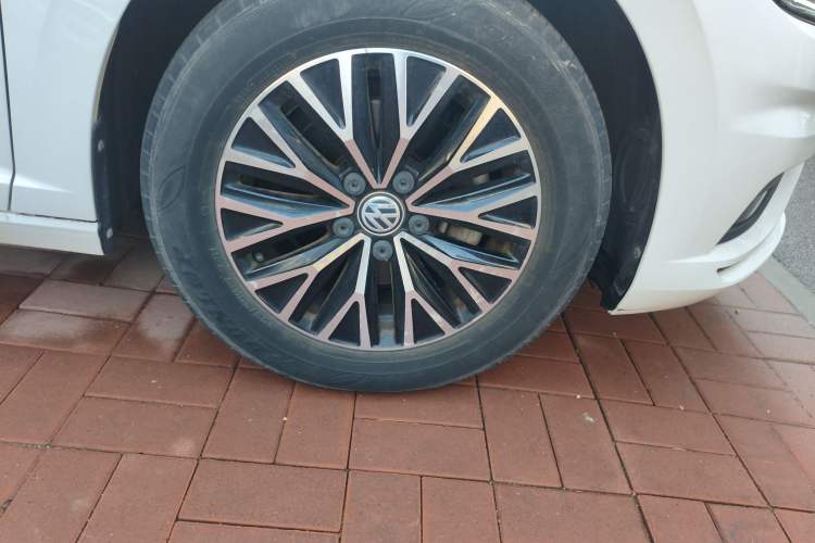 Used Volkswagen Sagitar 2019 200TSI DSG Comfort Version China VI Standard Right Front Wheel Hub