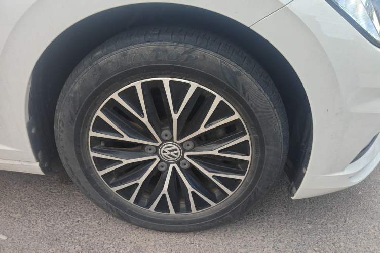 Used Volkswagen Sagitar 2019 280TSI DSG Comfort Version China VI Standard Right Front Wheel Hub