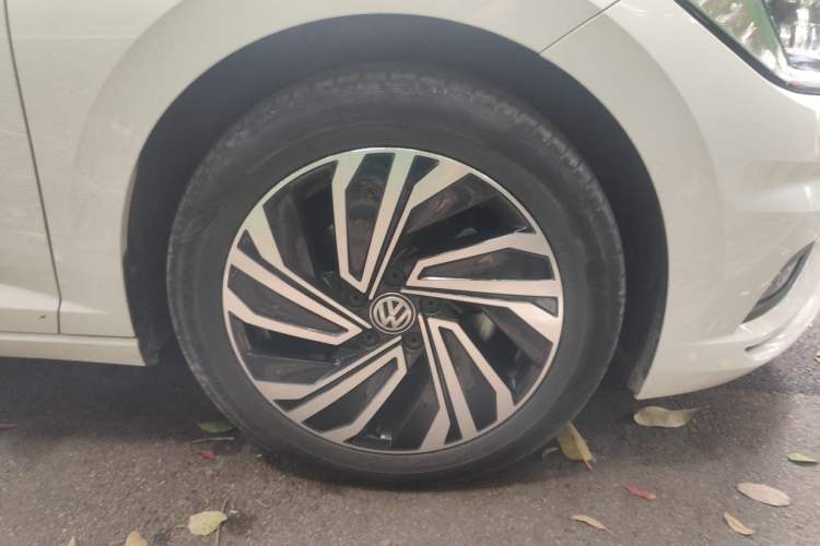 Used Volkswagen Sagitar 2019 280TSI DSG Luxury Version China VI Standard Right Front Wheel Hub