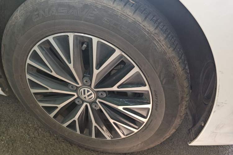 Used Volkswagen Sagitar 2019 280TSI DSG Comfort Version China VI Standard Right Front Wheel Hub