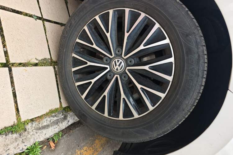 Used Volkswagen Sagitar 2019 280TSI DSG Comfort Version China VI Standard Right Front Wheel Hub