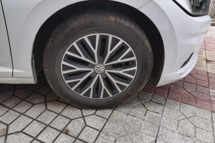 Used Volkswagen Sagitar 2019 280TSI DSG Comfort Version China VI Standard Right Front Wheel Hub