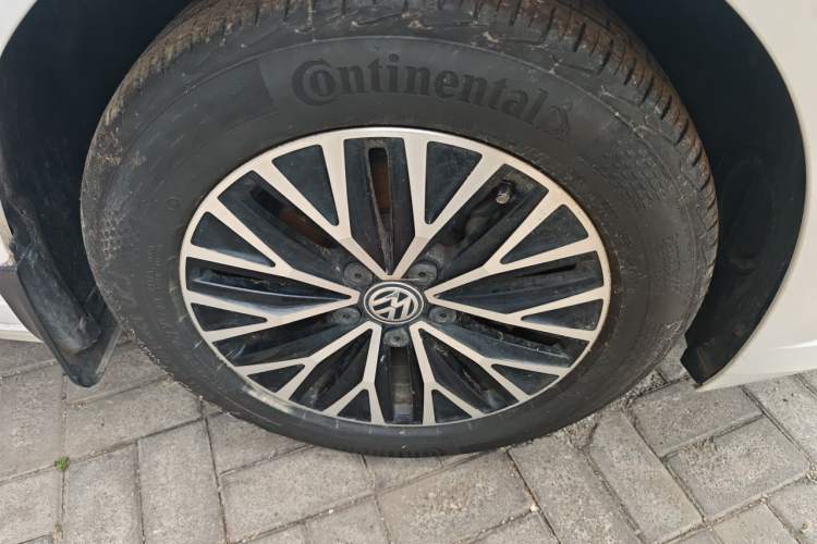 Used Volkswagen Sagitar 2019 200TSI DSG Comfort Version China VI Standard Right Front Wheel Hub
