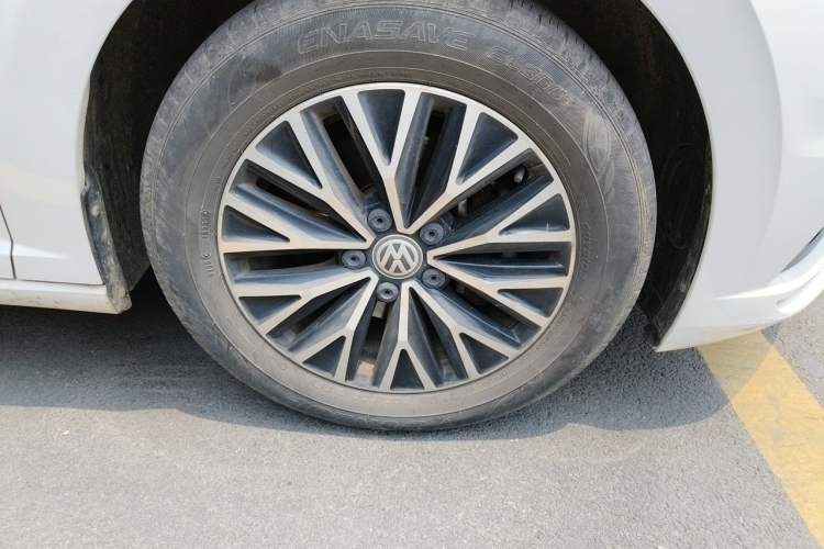 Used Volkswagen Sagitar 2019 280TSI DSG Comfort Version China VI Standard Right Front Wheel Hub