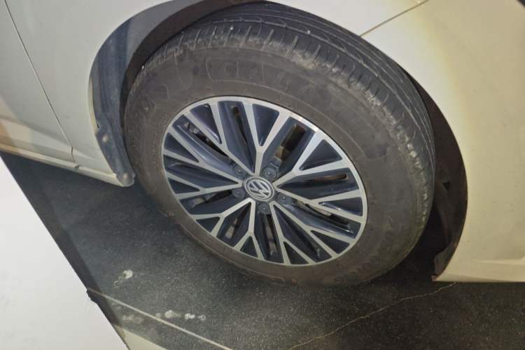 Used Volkswagen Sagitar 2019 200TSI DSG Comfort Version China VI Standard Right Front Wheel Hub