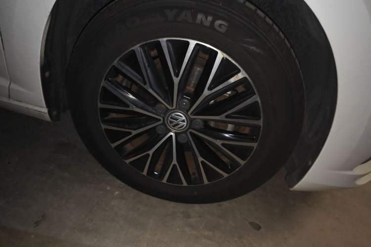 Used Volkswagen Sagitar 2019 280TSI DSG Comfort Version China VI Standard Right Front Wheel Hub