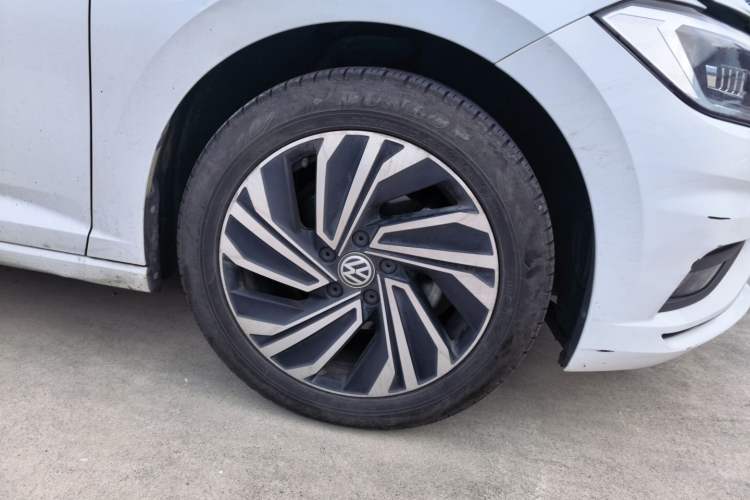 Used Volkswagen Sagitar 2019 280TSI DSG Luxury Version China VI Standard Right Front Wheel Hub