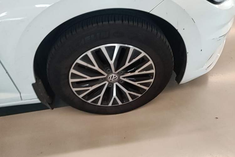 Used Volkswagen Sagitar 2019 280TSI DSG Comfort Version China VI Standard Right Front Wheel Hub