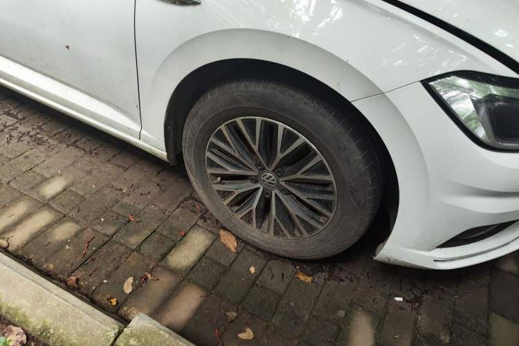 Used Volkswagen Sagitar 2019 280TSI DSG Comfort Version China VI Standard Right Front Wheel Hub