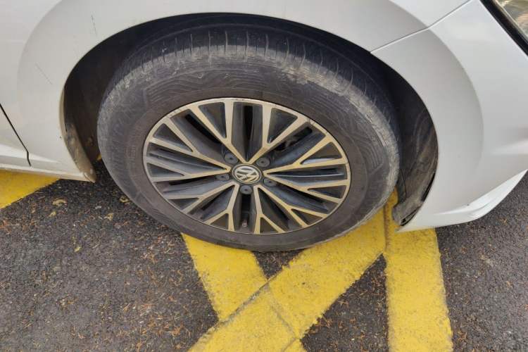 Used Volkswagen Sagitar 2019 280TSI DSG Comfort Version China VI Standard Right Front Wheel Hub