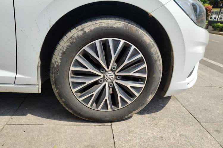Used Volkswagen Sagitar 2019 200TSI DSG Comfort Version China VI Standard Right Front Wheel Hub