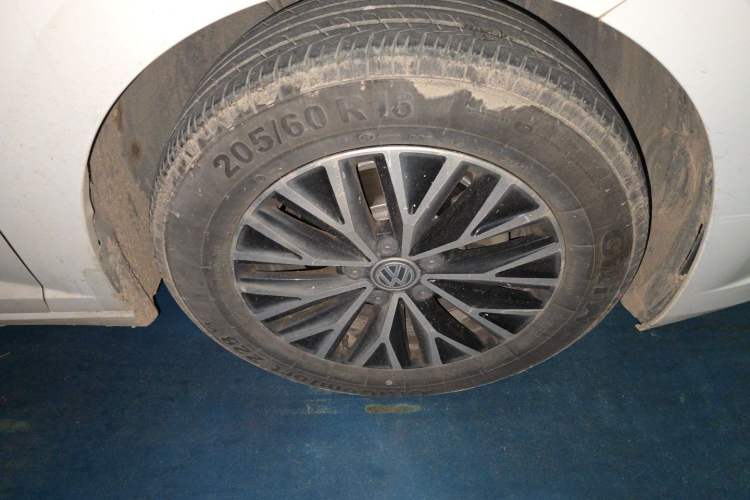 Used Volkswagen Sagitar 2019 200TSI DSG Comfort Version China VI Standard Right Front Wheel Hub