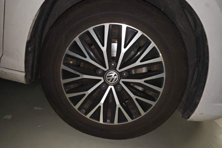 Used Volkswagen Sagitar 2019 280TSI DSG Comfort Version China VI Standard Right Front Wheel Hub