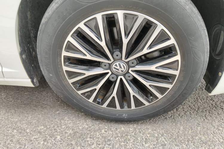 Used Volkswagen Sagitar 2019 200TSI DSG Comfort Version China VI Standard Right Front Wheel Hub