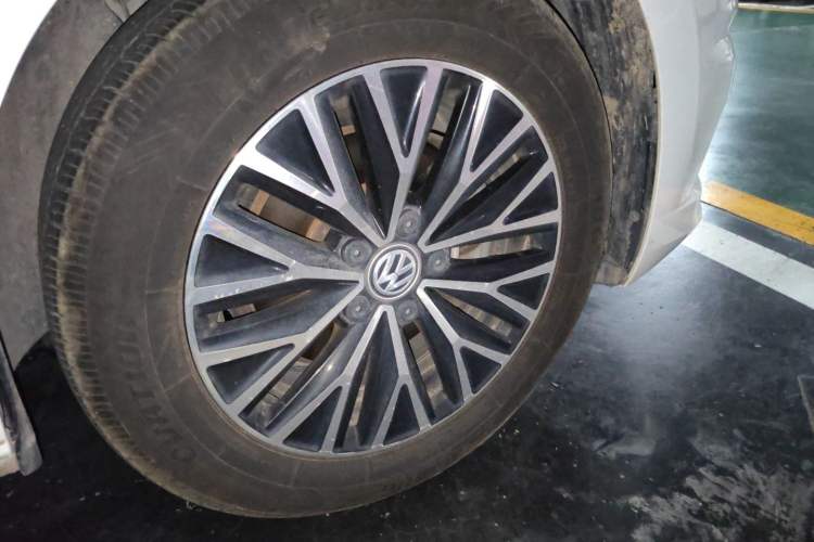 Used Volkswagen Sagitar 2019 200TSI DSG Comfort Version China VI Standard Right Front Wheel Hub