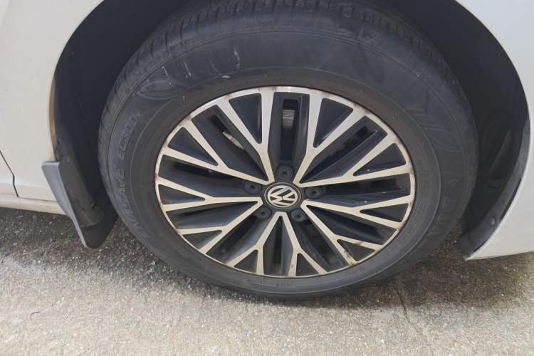 Used Volkswagen Sagitar 2019 200TSI DSG Comfort Version China VI Standard Right Front Wheel Hub