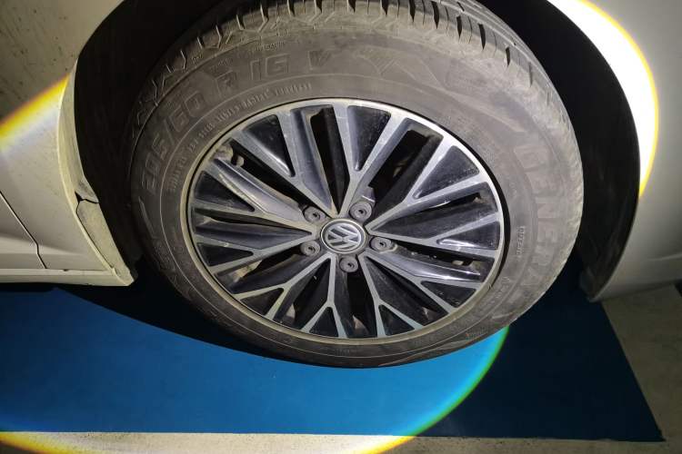 Used Volkswagen Sagitar 2019 280TSI DSG Comfort Version China VI Standard Right Front Wheel Hub