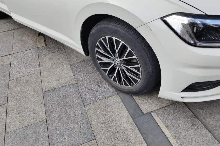 Used Volkswagen Sagitar 2019 280TSI DSG Comfort Version China VI Standard Right Front Wheel Hub