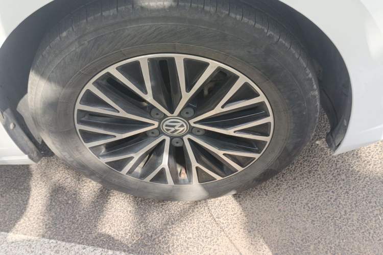 Used Volkswagen Sagitar 2019 280TSI DSG Comfort Version China VI Standard Right Front Wheel Hub