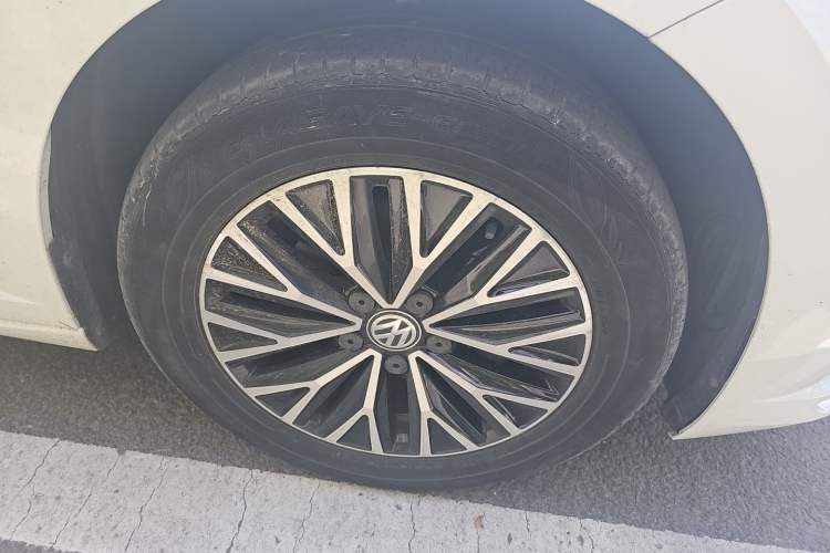 Used Volkswagen Sagitar 2019 280TSI DSG Comfort Version China VI Standard Right Front Wheel Hub