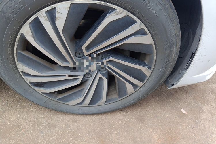Used Volkswagen Sagitar 2019 280TSI DSG Luxury Version China VI Standard Right Front Wheel Hub