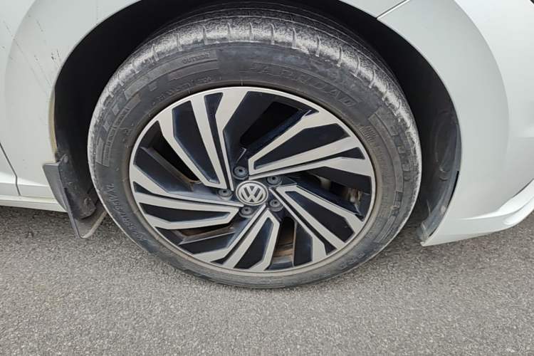 Used Volkswagen Sagitar 2019 280TSI DSG Luxury Version China VI Standard Right Front Wheel Hub