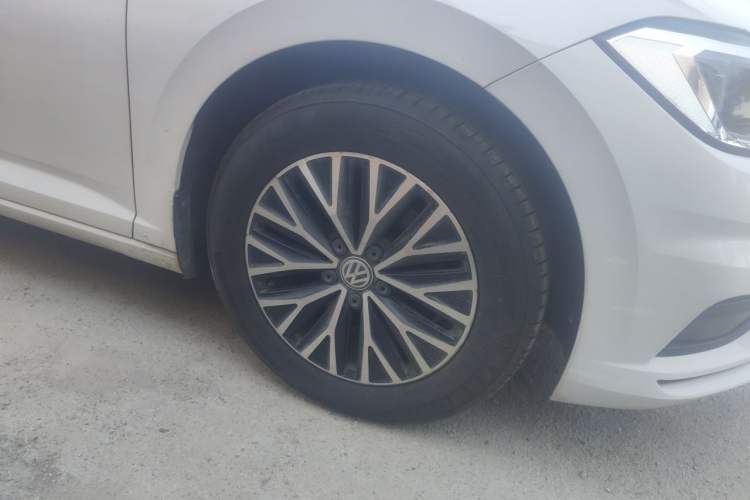 Used Volkswagen Sagitar 2019 200TSI DSG Comfort Version China VI Standard Right Front Wheel Hub