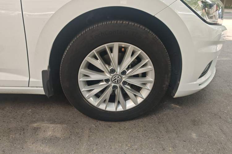 Used Volkswagen Sagitar 2019 200TSI DSG Fashion Edition China VI Standard Right Front Wheel Hub